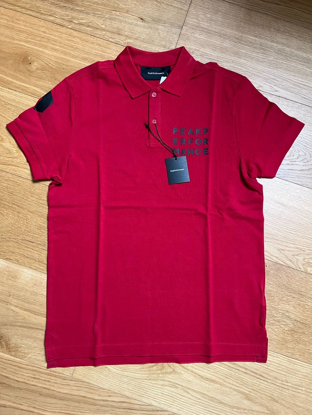 Lacoste Polos: NEUES Original Peak Performance Polo, Grösse S – Neuf avec emballage d'origine à Biel-Benken BL par Aplus0