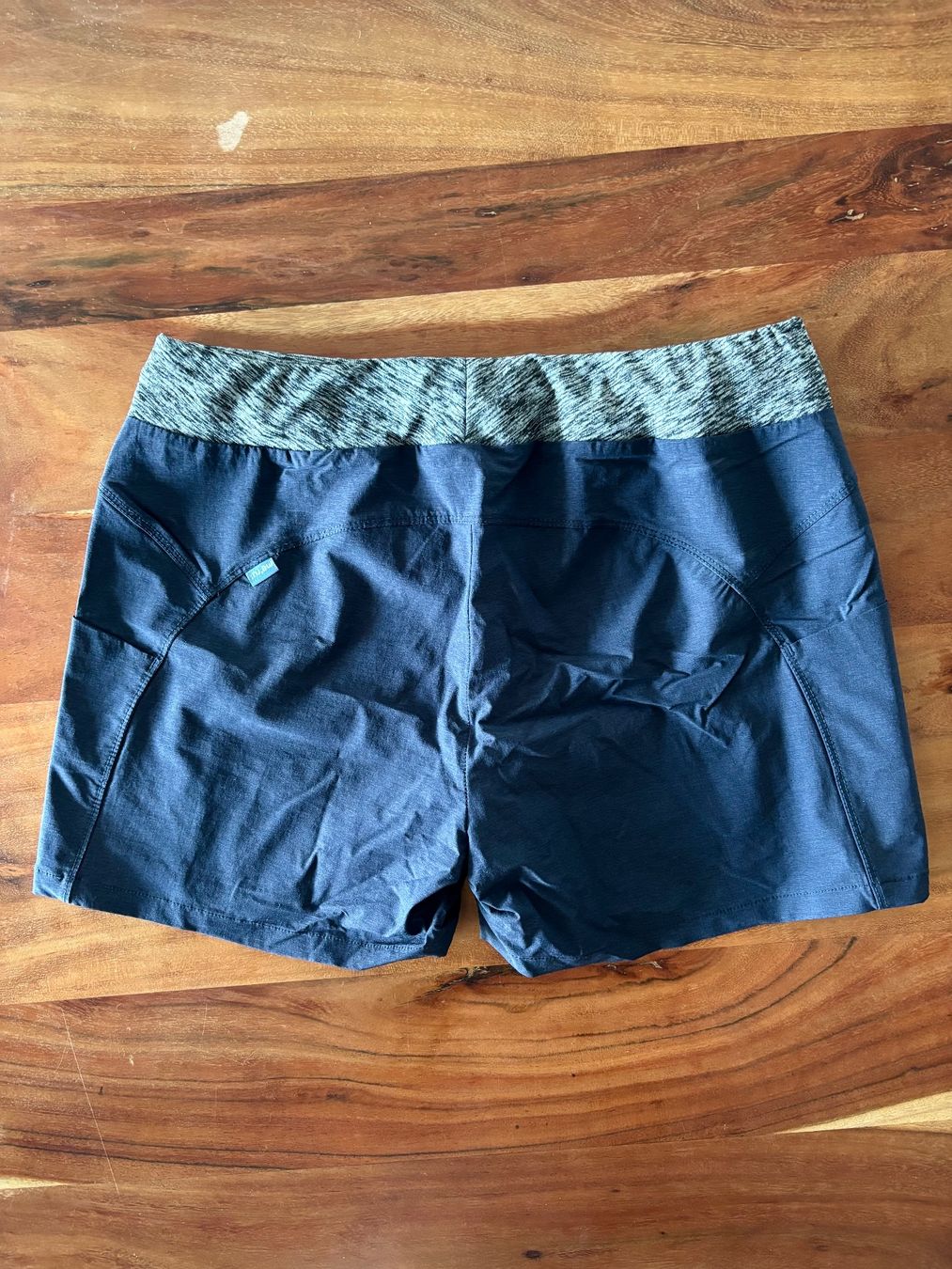 Meru Pantaloni: MERU Shorts Grösse S – Usato da Glattpark(Opfikon) venduto da Mrs.R0bins0n 1