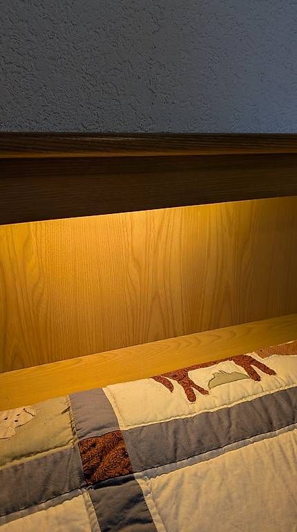 Betten: Doppelbett mit beleuchtetem Bettgestell – Gebraucht aus Frauenfeld von jana_em 2