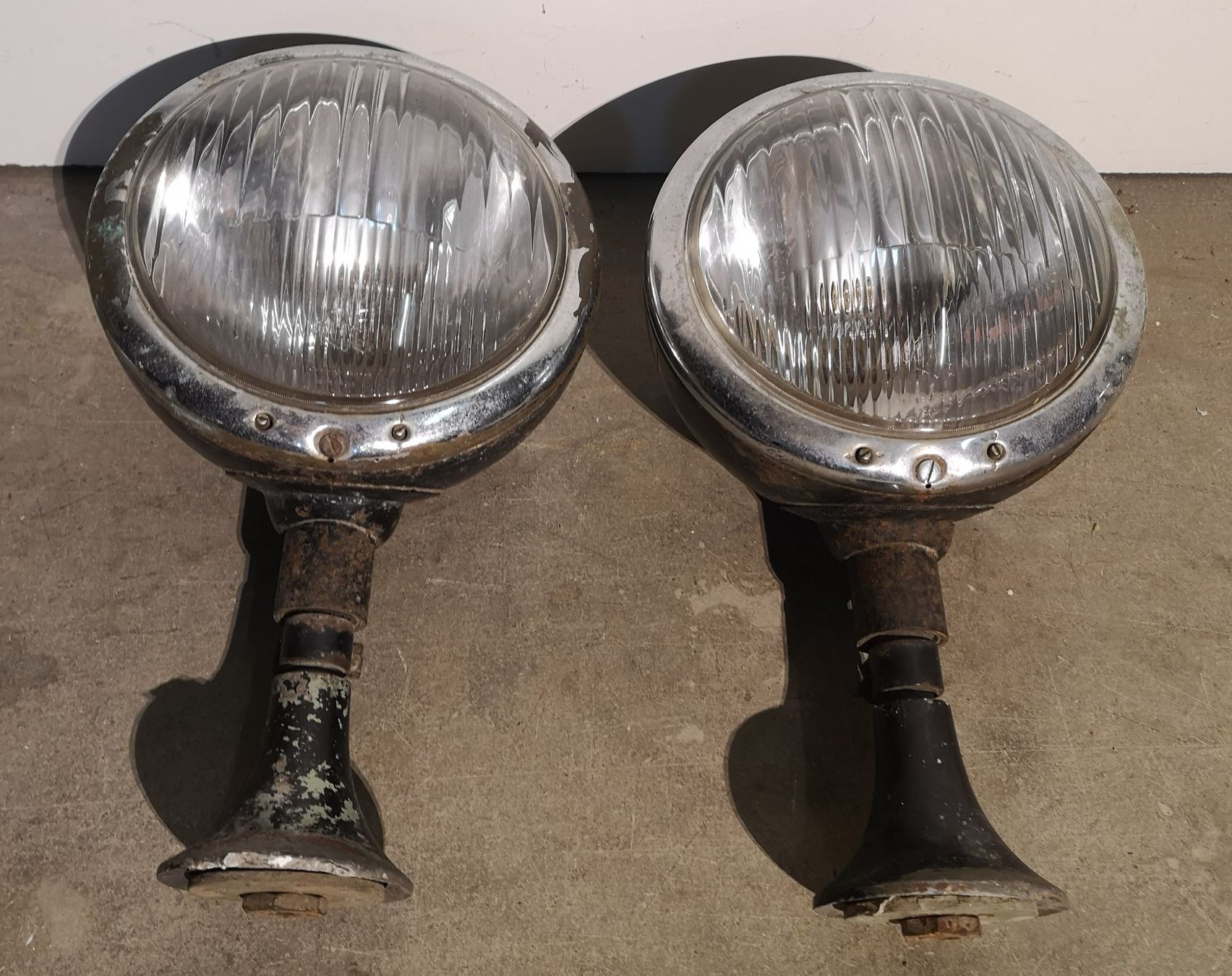 Fari: 2 Oldtimer Zusatzscheinwerfer schwarz verchromt, ideal .... – Usato da Solothurn venduto da Sis_email 6