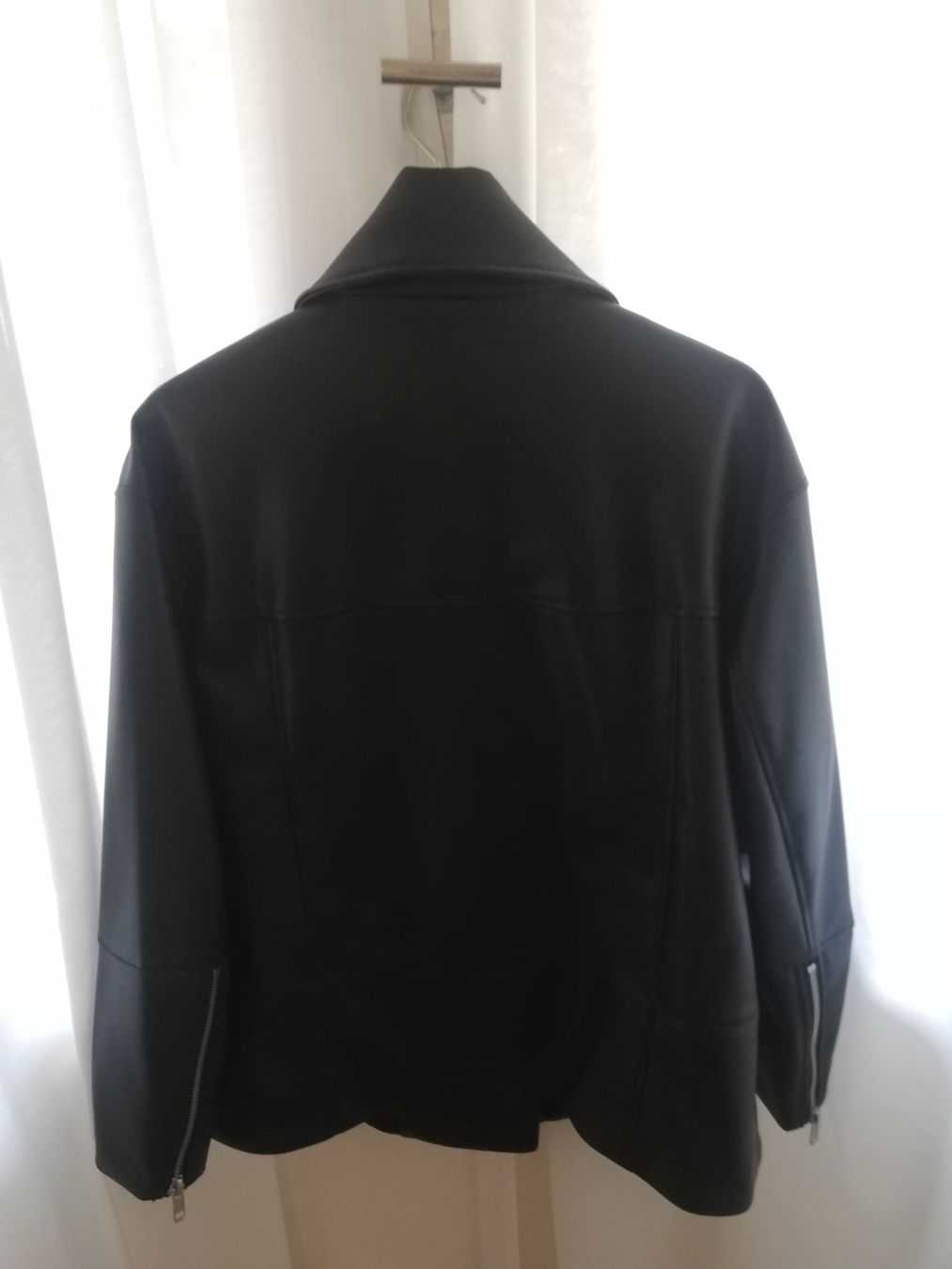 H&M Giacche: Faux Leather Oversized Black Biker Jacket from H&M – Nuovo (secondo la descrizione) da Genève venduto da ana_rocha 7