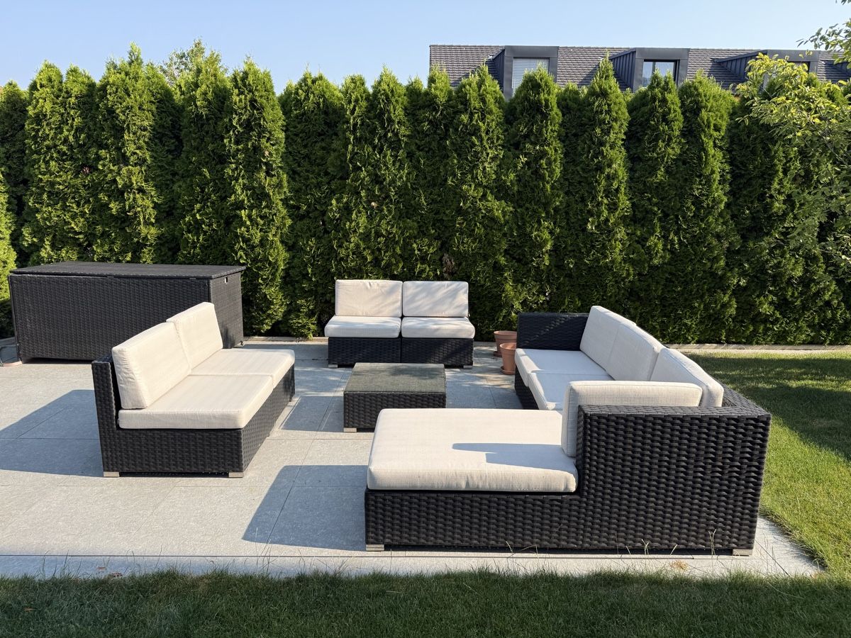 Set de table et chaises: Modulares Garten-Lounge mit Kissenbox – D'occasion à Hüttikon par Mellie422
