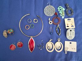 Schmuck Konvolut Ringe Halskette Ohrringe verschiedene Stile