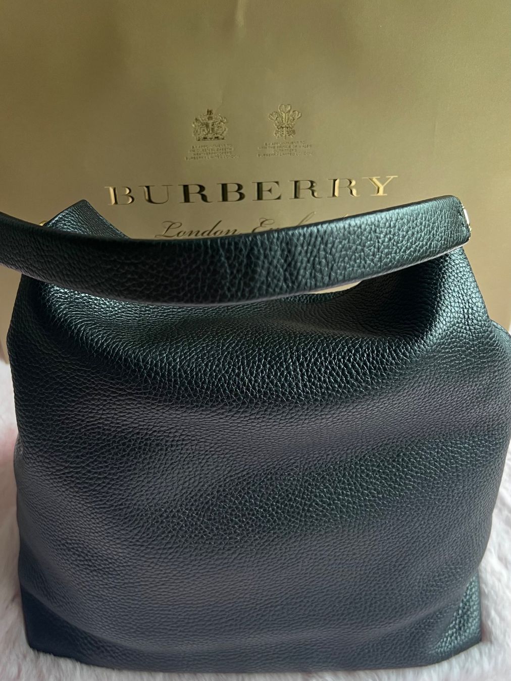 Burberry Taschen für Damen: Burberry Hobo Umhängetasche – Gebraucht aus Zürich von ClosetKTT 2