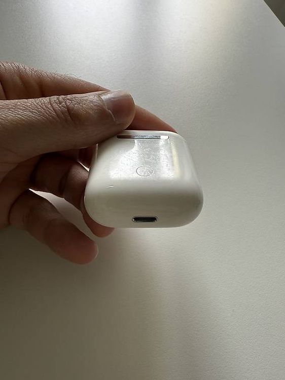AirPods 2 4