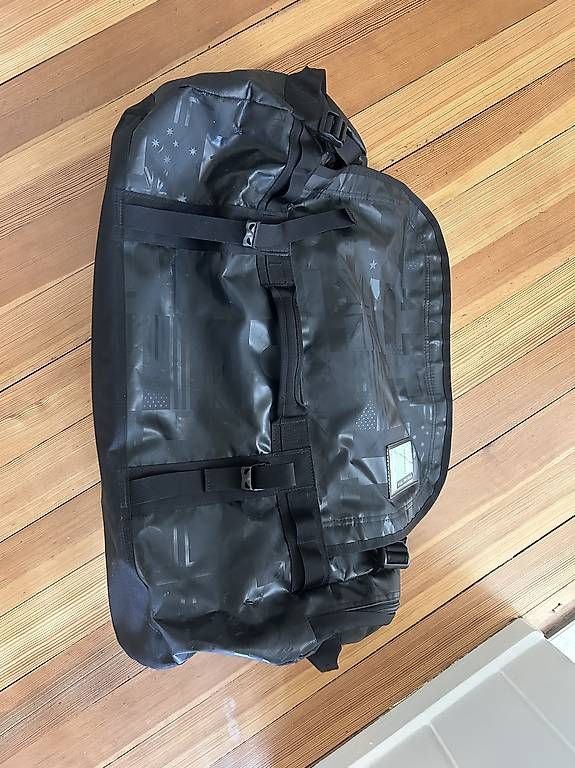 North Face Zaini: The North Face Base Camp Duffel M/M  Flag print – Usato da Kirchberg SG venduto da medea014 2