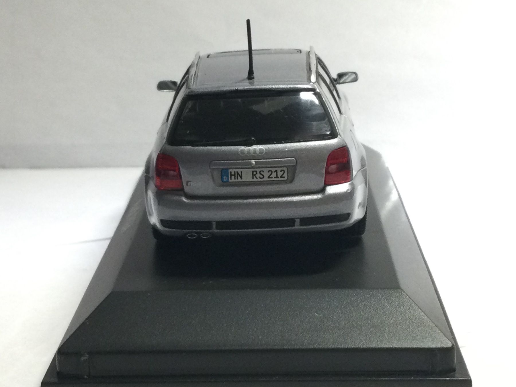 Audi Modellautos: Minichamps 1:43 Audi RS4 Silver 2000 – Neu und originalverpackt aus Herisau von cacamarena09 4