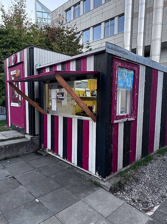 Contenitori edile: Buvette-Container mit Einbauküche – Usato da Münsingen venduto da Lulukaku 2