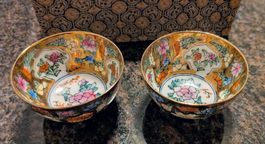 2 Porzellanschalen bemalt Blumen Golddekor gebraucht
