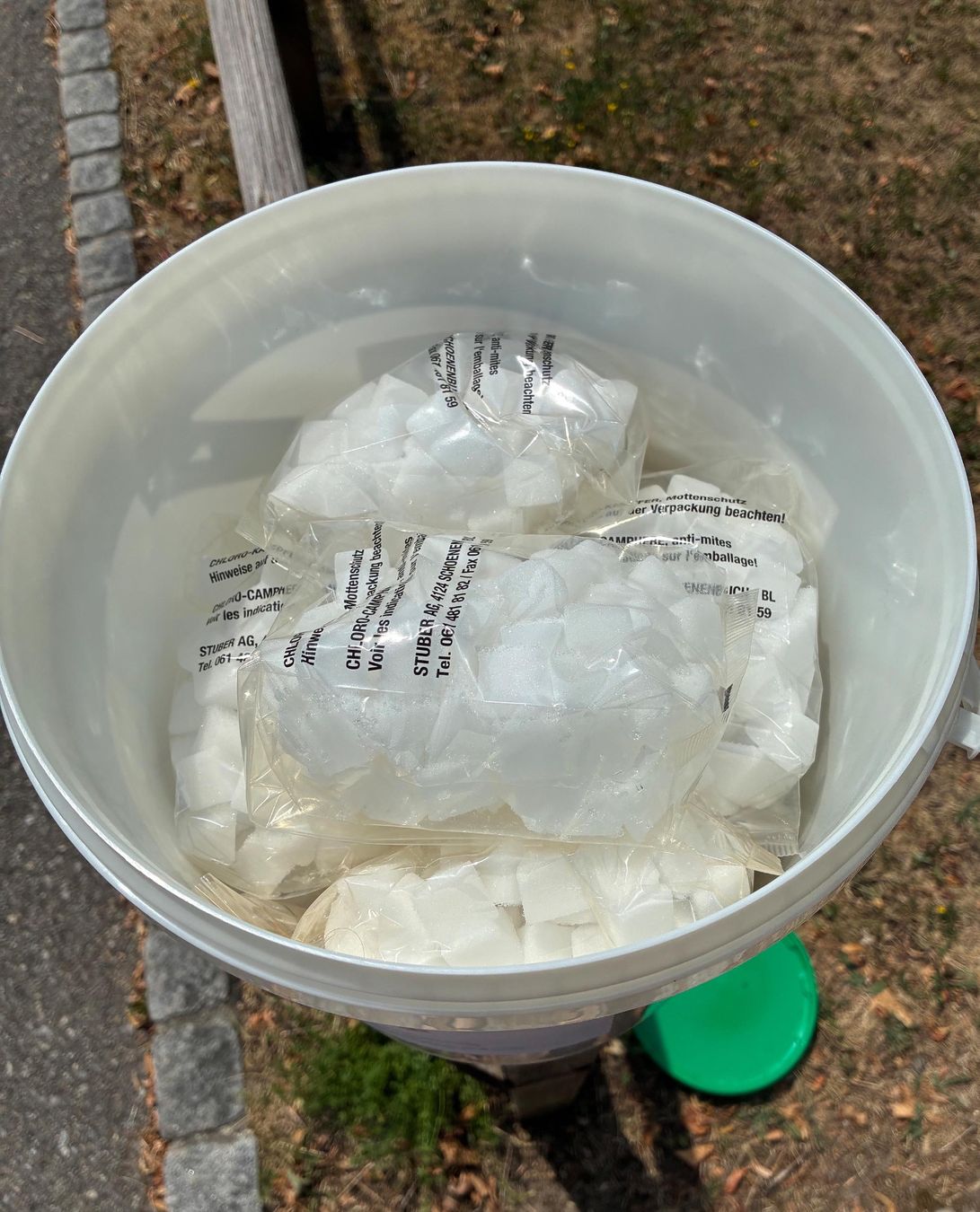 Sonstiges für Haushalt & Wohnen: 1 Kübel mit 5Kg Cloro-Canfora – Gebraucht aus Bäretswil von robsonantik 2