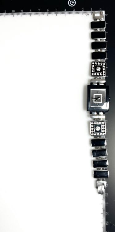 Elegante Damen Uhr mit Strass-Details, 8