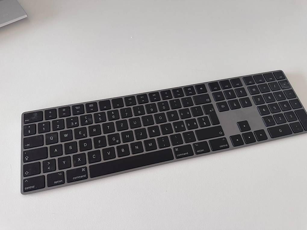 Tastiere: Apple Magic Keyboard mit Ziffernblock (A1843) dunkel – Usato da Winterthur venduto da Goldeneye7