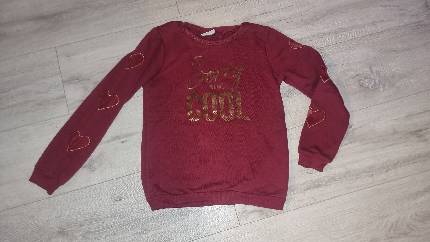 Maglioni & Felpe: LC Waikiki Pulli, Gr. 128-134, bordeaux mit Herzen – Usato da Wigoltingen venduto da Zuckerfee84