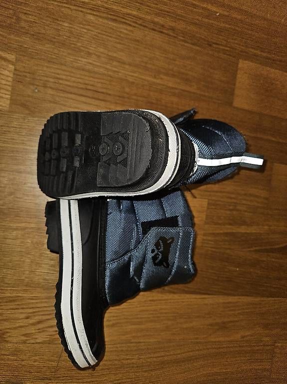 Scarpe per ragazzi: Kinder-Winterschuhe Grösse 25 – Usato da Zürich venduto da annschel 3
