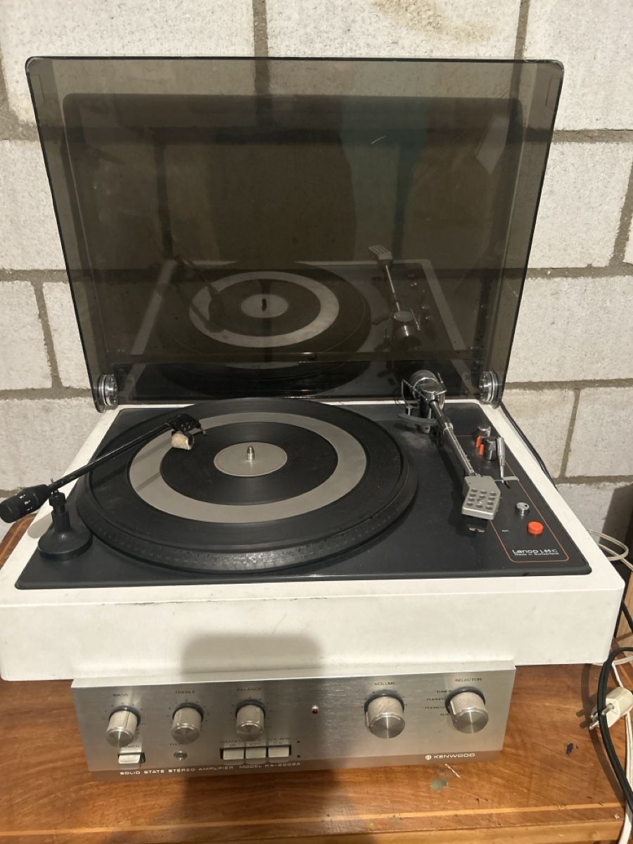 Lenco Tourne-disques: Plattenspieler mit Stereo – D'occasion à Hünibach par JasiR
