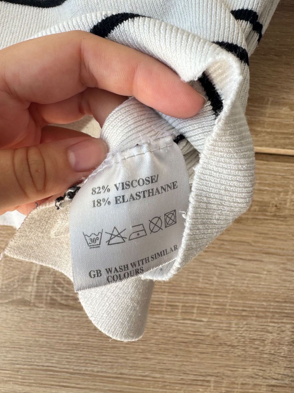 Tops: Pull rayé blanc – D'occasion à Montreux par iizaa811 1