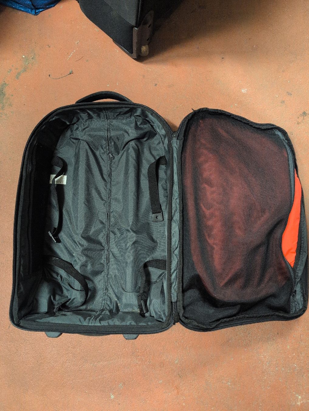 Nike Rollkoffer Reisetasche Trolley - Ideal für den Urlaub (Gebraucht ...