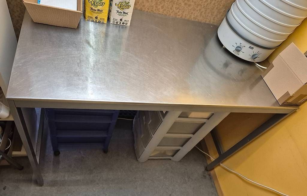 Tavoli: Table inox – Usato da La Chaux-de-Fonds venduto da lgdm 1