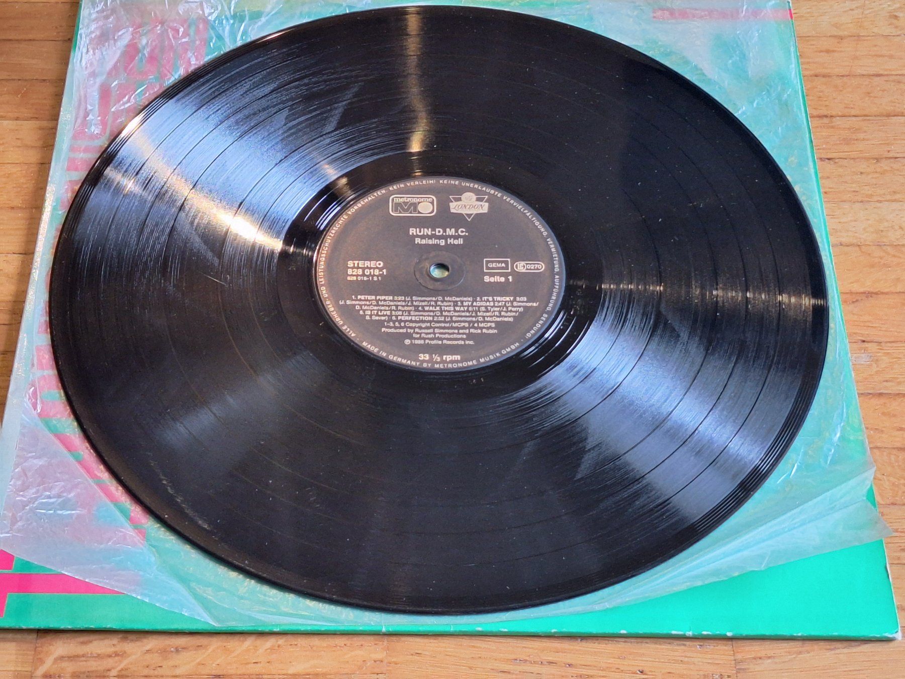 Dischi in vinile: Run DMC, Raising Hell - Vinyl LP DE 1986 – Nuovo (secondo la descrizione) da Oberentfelden venduto da Musicud 2