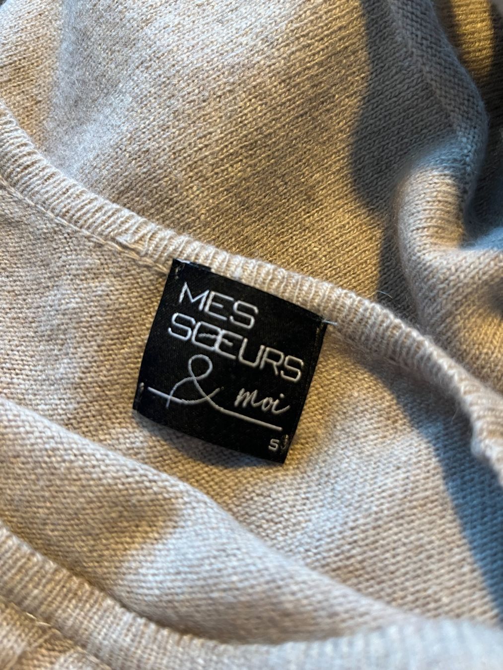 Pulls & Sweat-shirts: Grand Pull " mes soeurs et moi" – D'occasion à Seiry par van_n79x 6