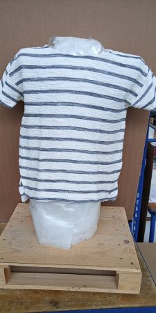 Shirt mit neckischem Rückenausschnitt