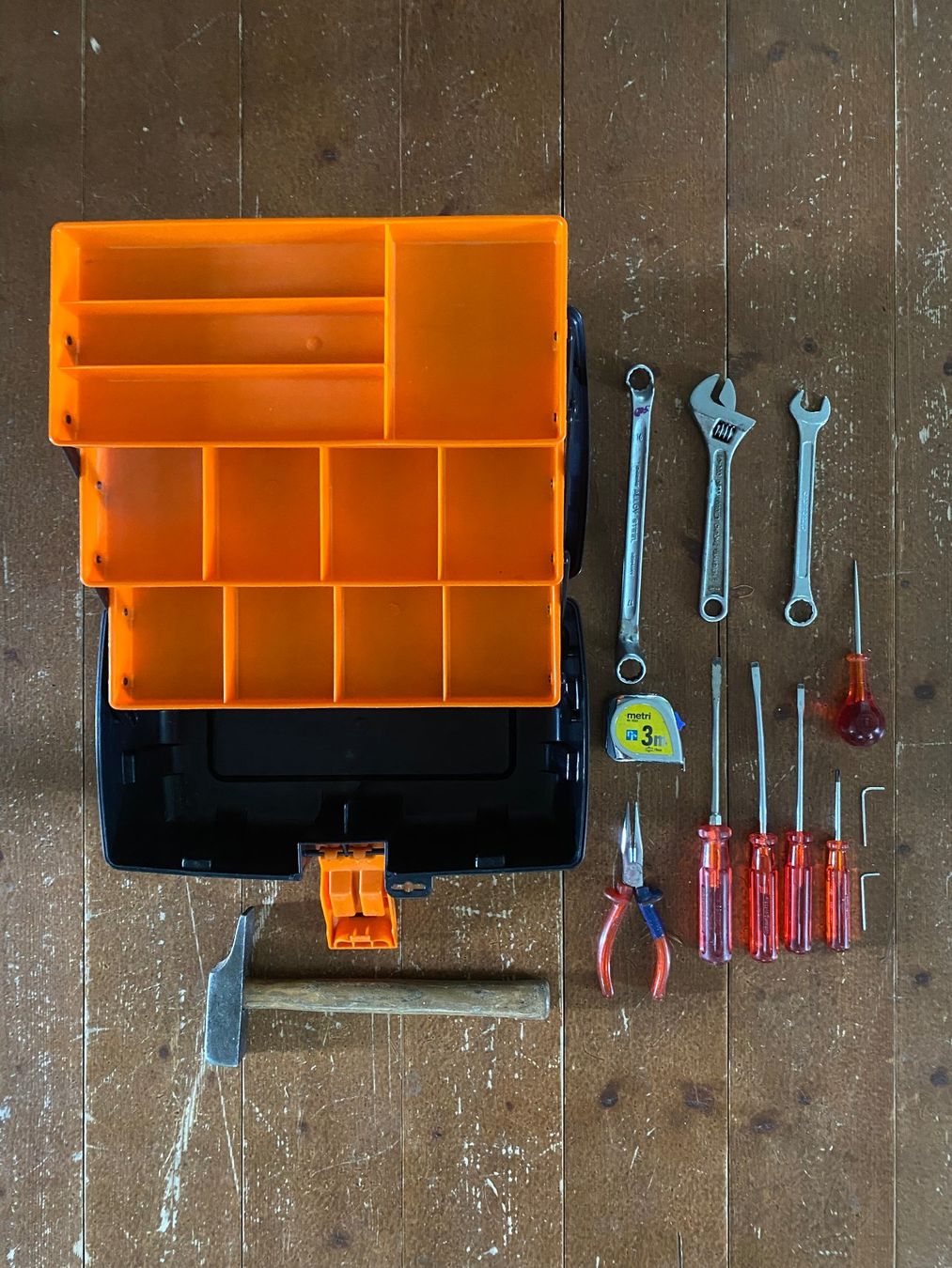 Alle Werkzeuge: Mein erster Werkzeugkoffer - Starter-Kit – Gebraucht aus Bern von Huglimat
