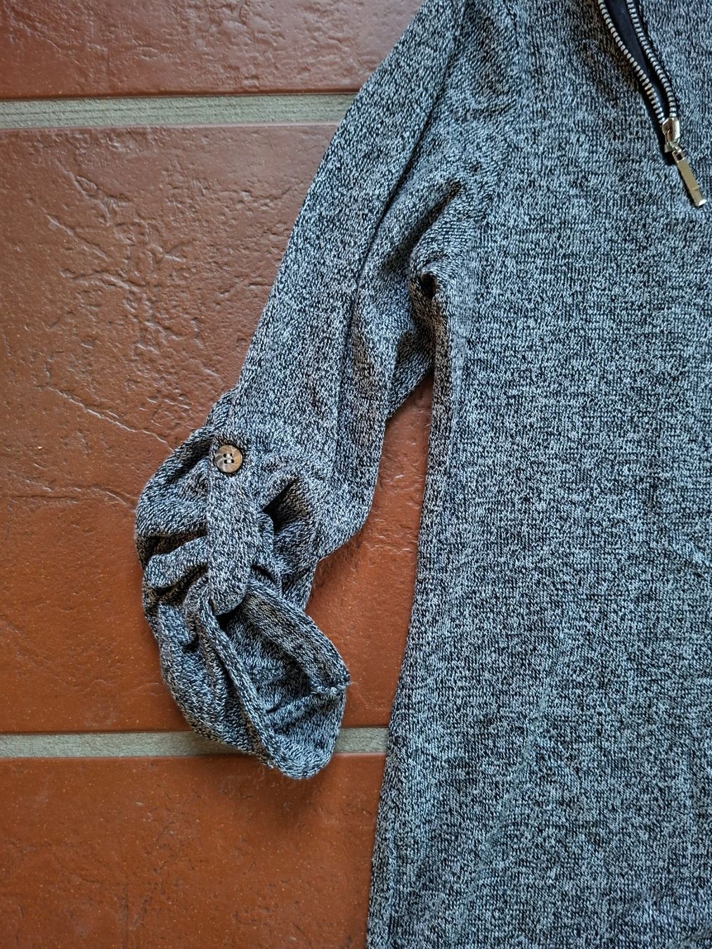 Maglioni & Felpe: Chicorée; dunkelgrauer Pullover mit Schulterdetail Gr. S – Usato da Boniswil venduto da Totomat-Lady 2
