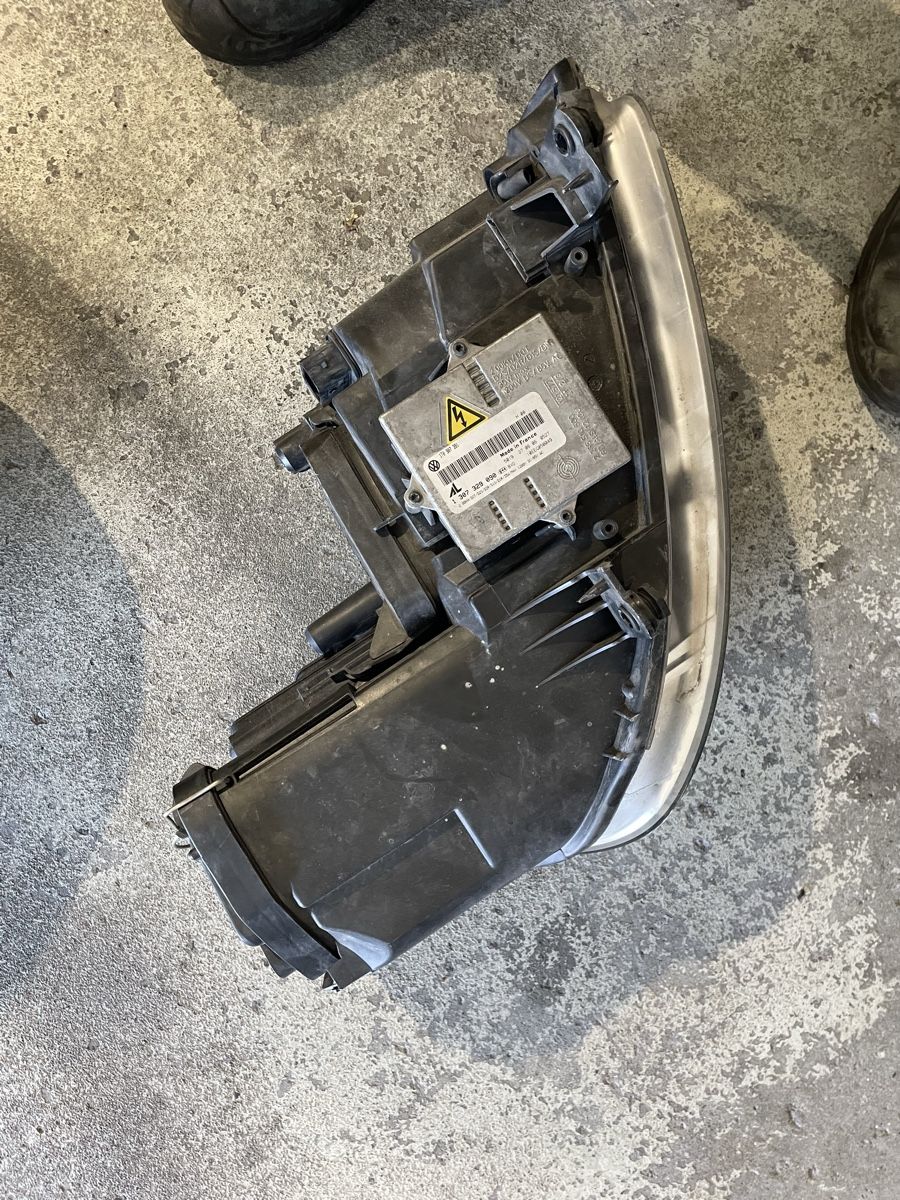 VW Fari: Phares avant xénon VW touran – Usato da Vétroz venduto da aut_s8yd 5