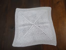 Napperon crocheté en coton blanc