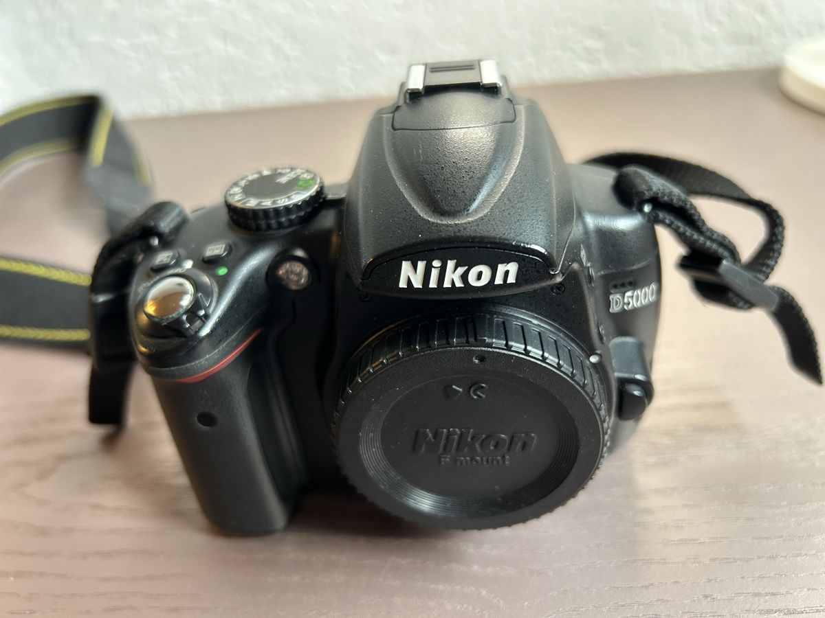 Nikon Appareil photo: Nikon D5000 Digital-Spiegelreflexkamera – D'occasion à Bowil par Tinner1 1