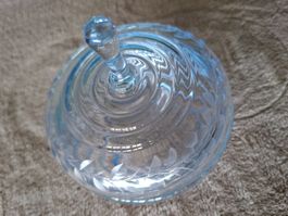 Antike, zauberhafte Glasschalendose mit Deckel geschliffen