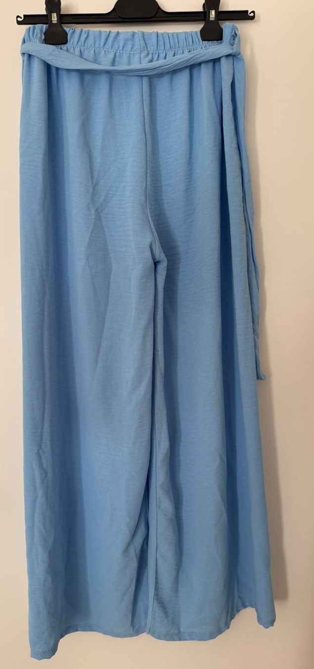 Pantaloni: Damen Stoffhose weit geschnitten hellblau onesize – Usato da Fällanden venduto da ala_k7vk