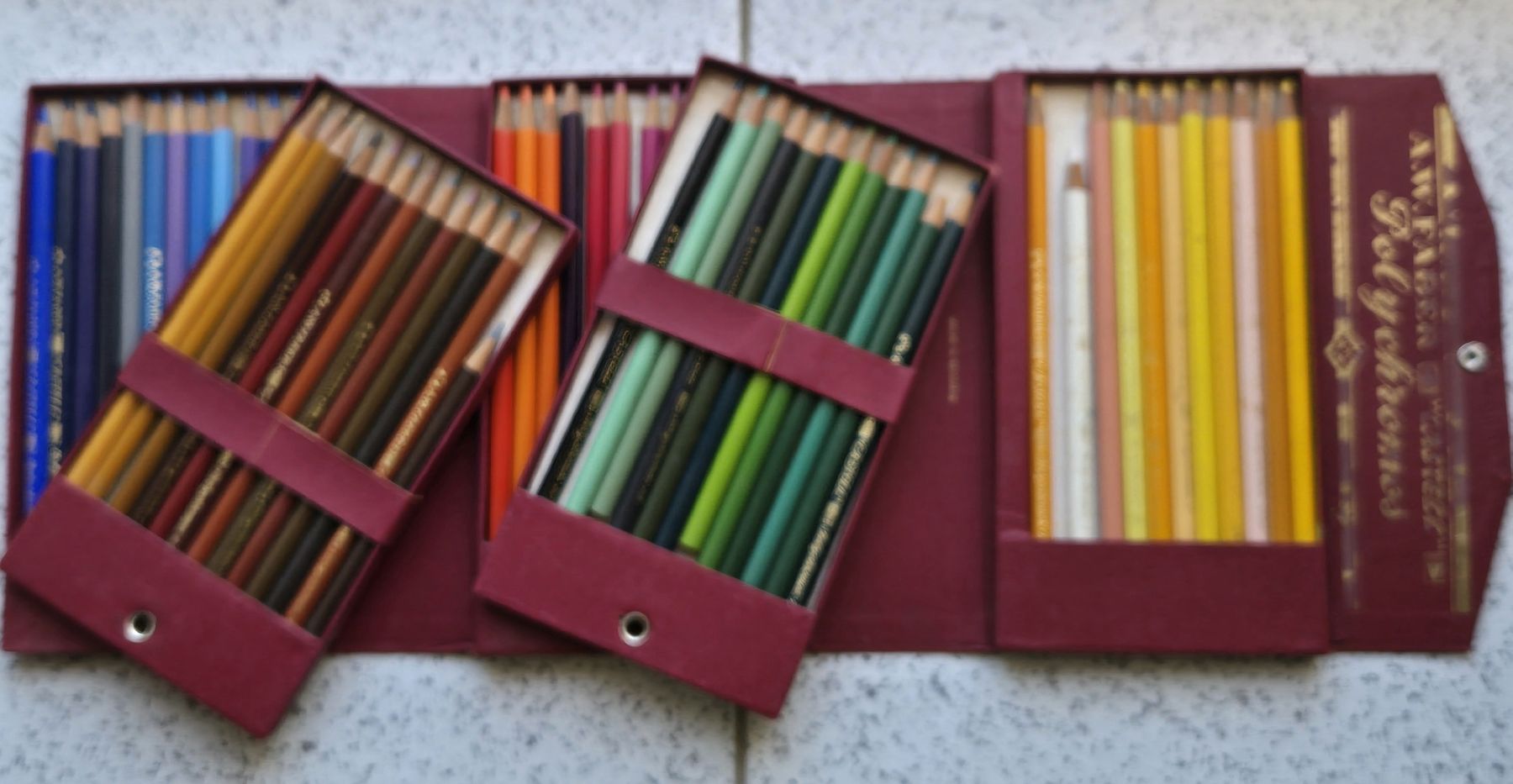 Faber-Castell Matite, matite colorate & gessi: Faber Castell Farbstift-Set – Usato da Montet (Broye) venduto da CandiceD 1