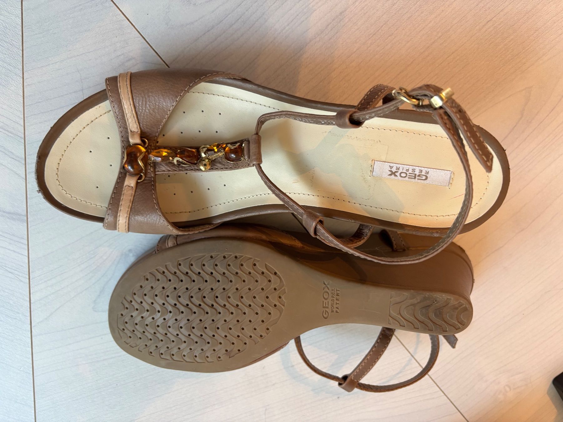 Geox Scarpe da donna: Sandale marque Géox – Nuovo (secondo la descrizione) da St-Blaise venduto da Chemar 1