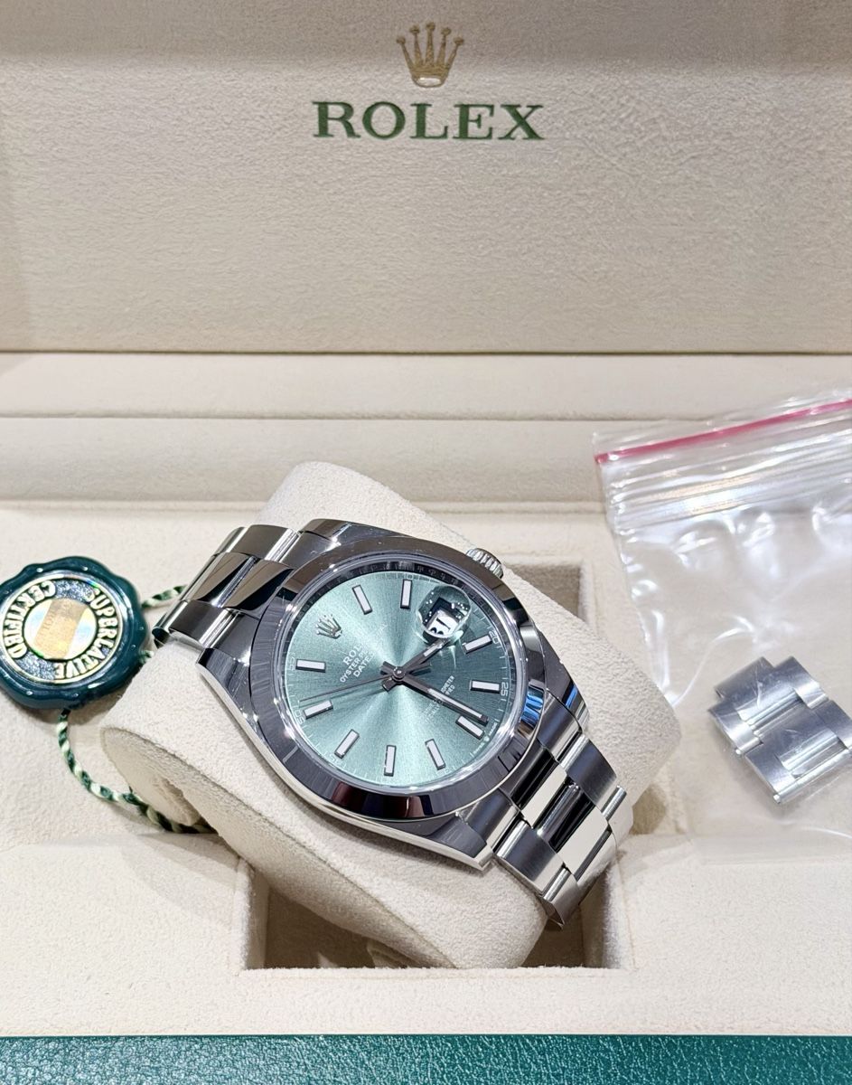Rolex Uhren: Rolex Datejust 41 Mint-Green – Gebraucht aus Zürich von WATCHROOM 2