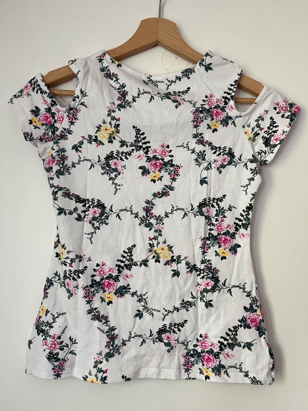 Camicette, T-shirt & Top: Blumen Top mit schönen Details – Usato da Reinach ag venduto da Wildschwein_Braten 1
