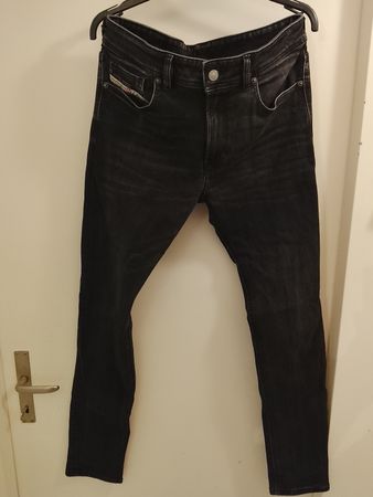 Diesel Herren Jeans Hose Grösse 33/32 Slim Fit Schwarz NEU