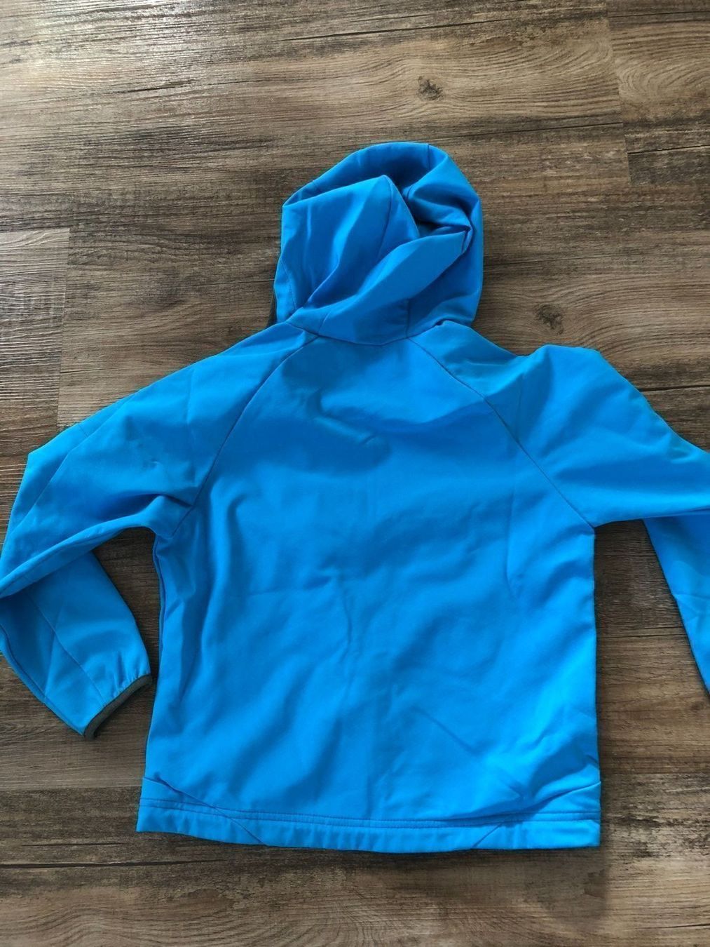 Vestes & Manteaux: Kinder Softshell mit Kapuze, blau Gr.140 – D'occasion à Steffisburg par Aare77 1