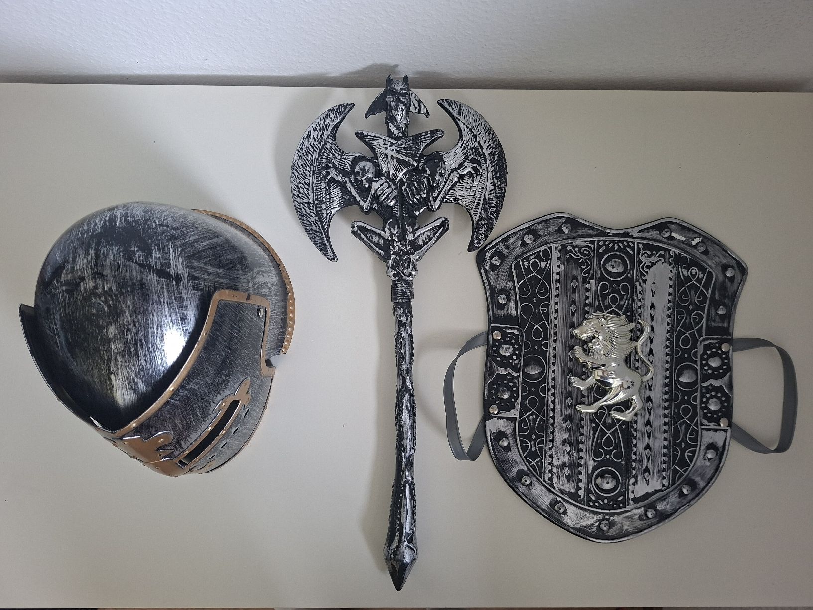 Costumi: Ritter Verkleidungsset Kinder - Helm, Schild & Doppelaxt – Usato da Pieterlen venduto da jak_c2lj 1