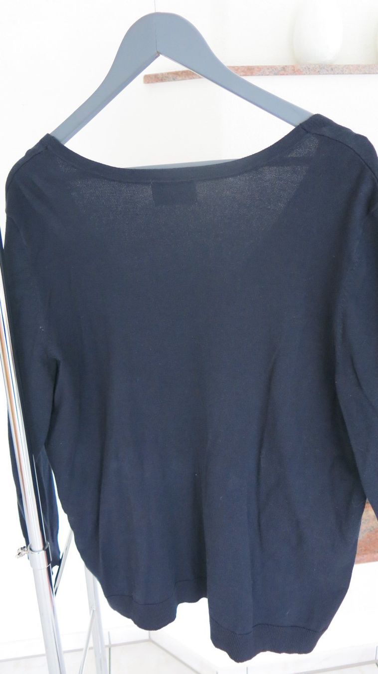 Giacche: Basic-Strickjacke mit V-Ausschnitt – Usato da Lachen SZ venduto da artbyblondangel 2