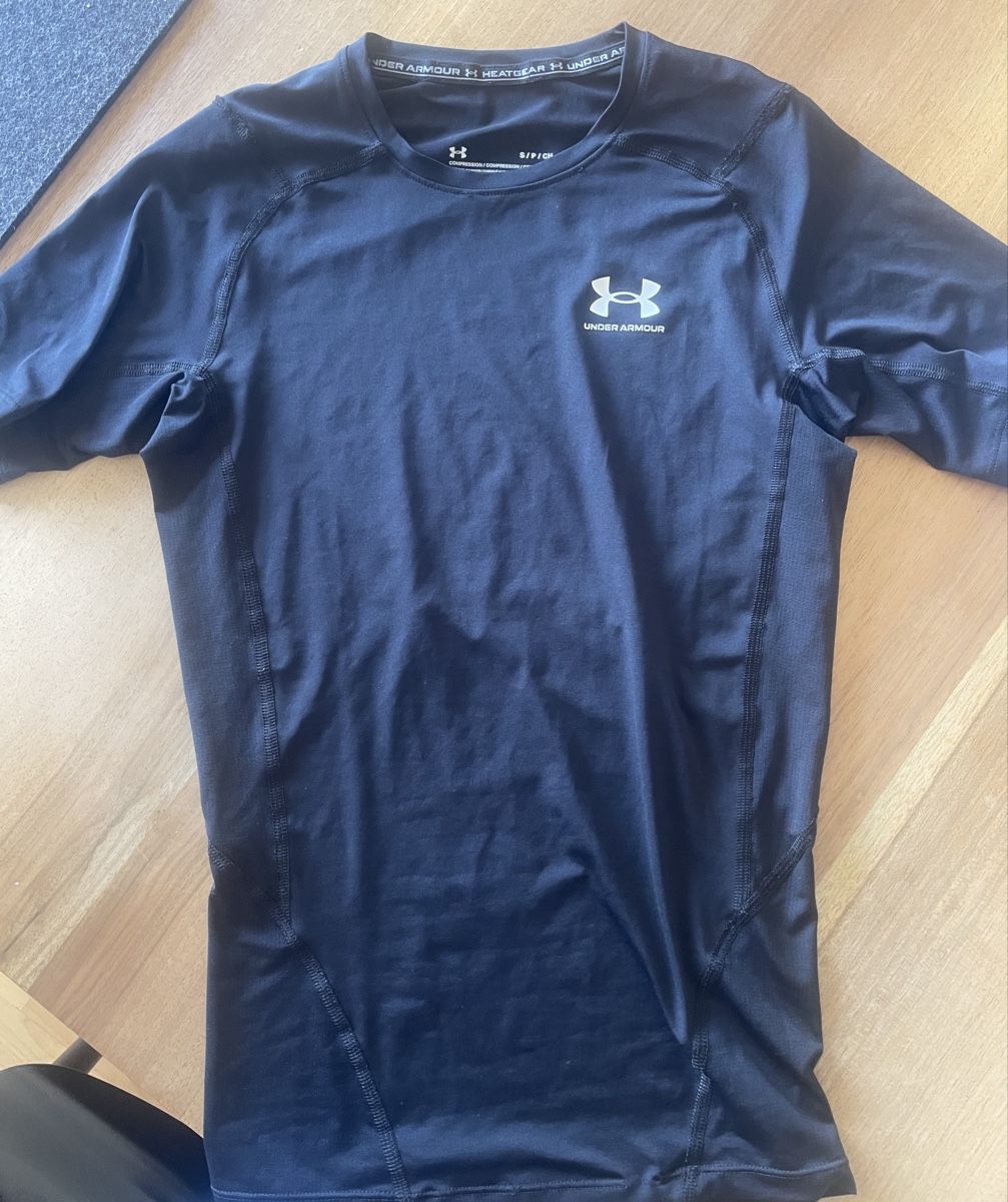 Under Armour T-shirt: Under Armour Shirt – Usato da zürich venduto da maulwurf53 1