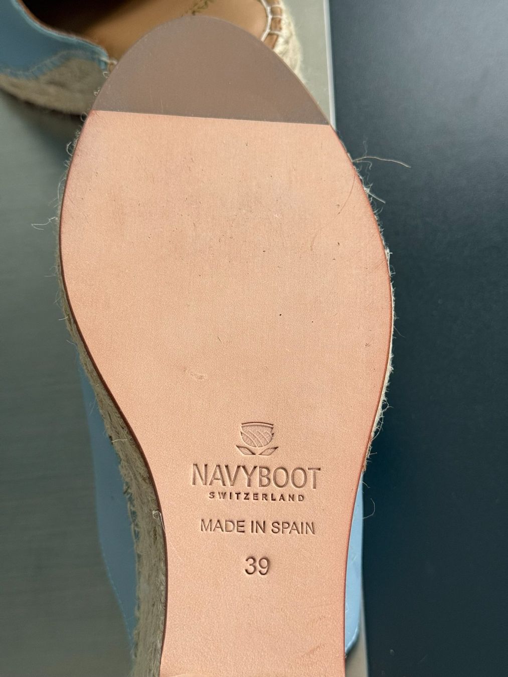 Navyboot Scarpe da donna: NAVYBOOT Wedge-Pantolette in hellblauem Leder, Gr. 39 – Nuovo (secondo la descrizione) da Muri b. Bern venduto da ris_m7jw 3