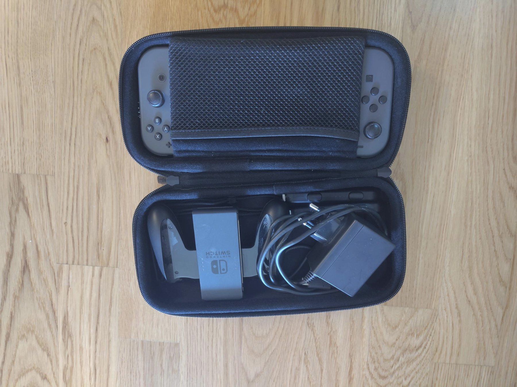 Nintendo Console: Nintendo Switch — set complet – Usato da Les Acacias venduto da MalikAly 1
