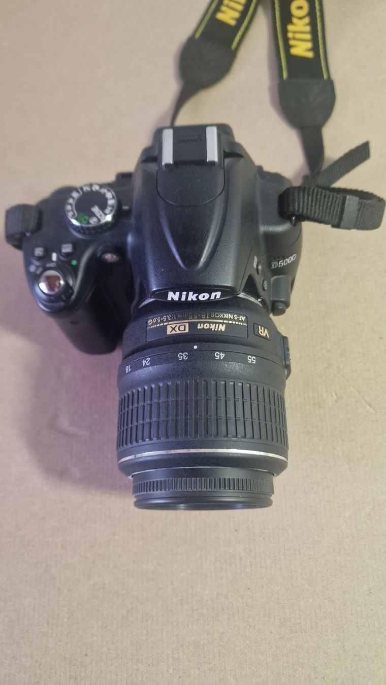 Nikon Kamera: Nikon D5000 Spiegelreflexkamera mit Objektiven – Gebraucht aus Sirnach von Giordi1