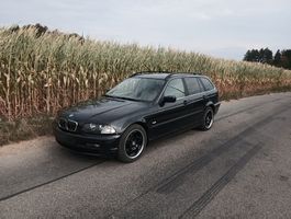 BMW 325xi Touring e46, schwarz, 211878 km, Jahrgang 2001