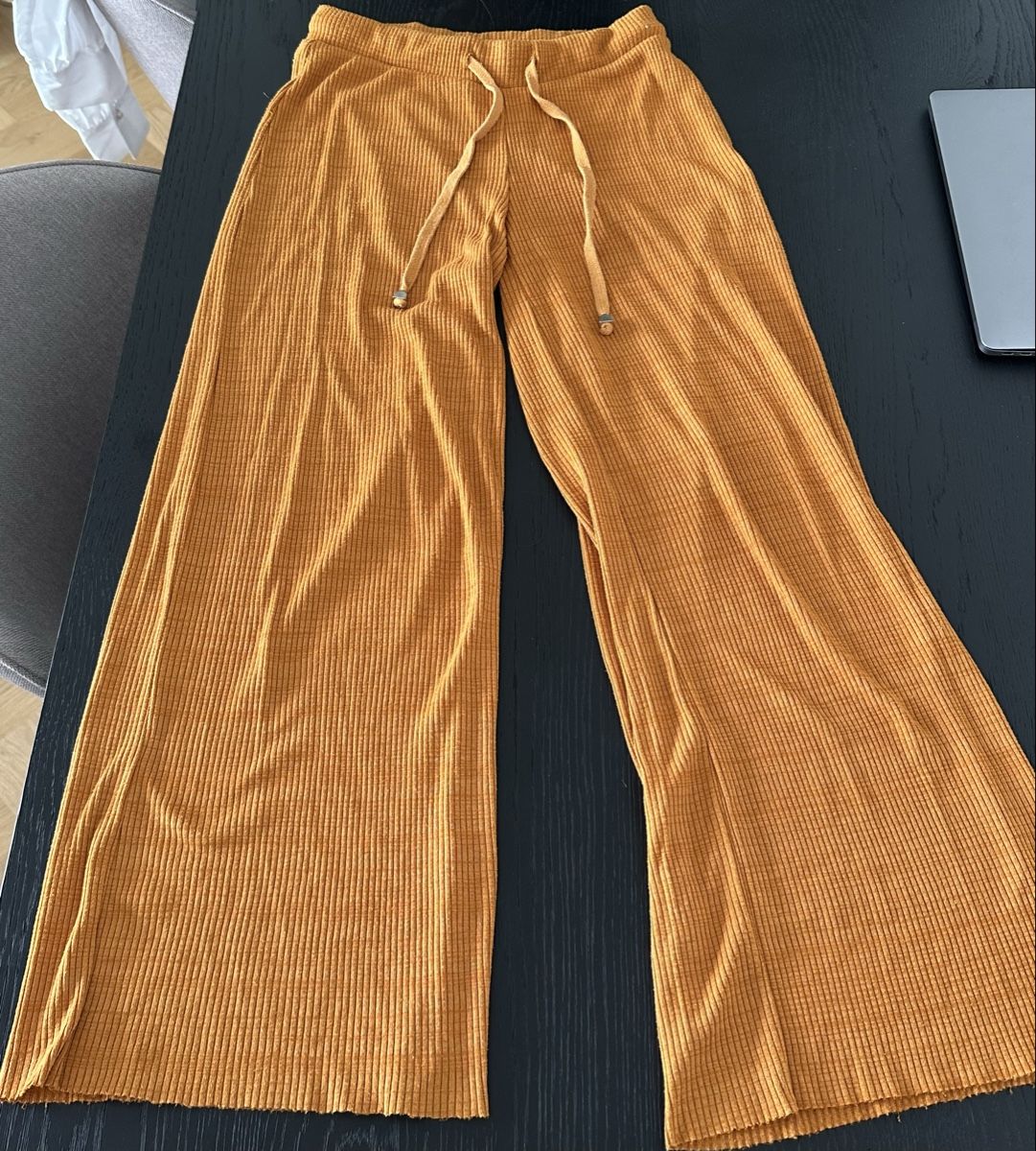 Zara Pantaloni: Zara Wide Leg Pants – Usato da Zürich venduto da juz_2t2j