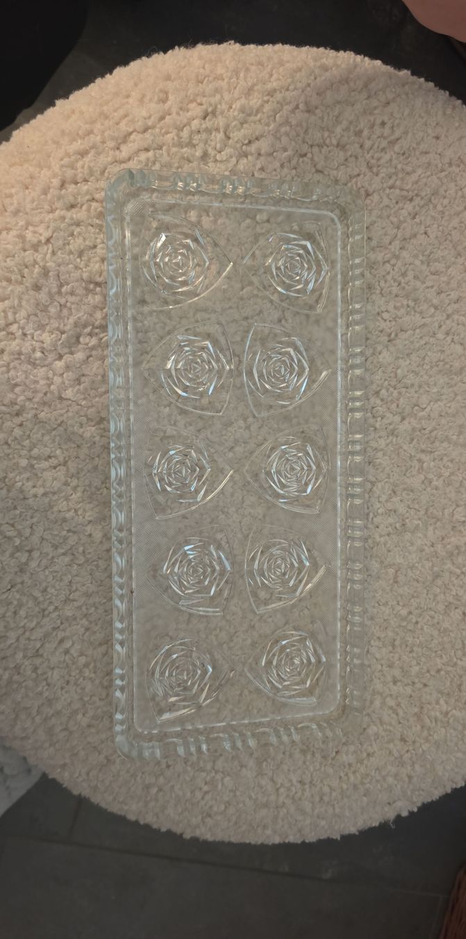 Servierplatten: Kuchentablett aus Glas mit Muster  – Gebraucht aus Zweidlen von VG159