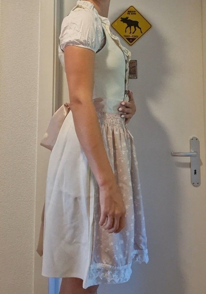 Costumi: Dirndl rose et blanc – Usato da Renens VD venduto da elenamozart 2