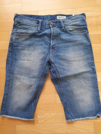 Coole Herren Jeans Shorts Grösse 33 für den Sommer!