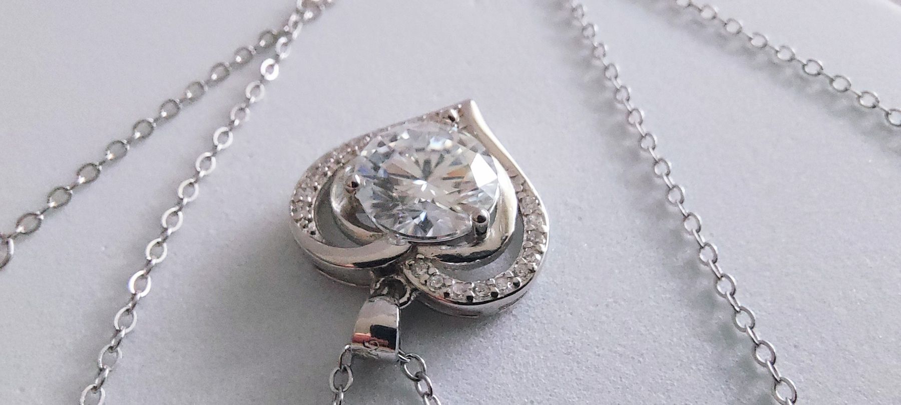 Ketten: Silberkette mit Herzanhänger,  3ct Moissanite – Neu (gemäss Beschreibung) aus Ettenhausen TG von CH2300 3